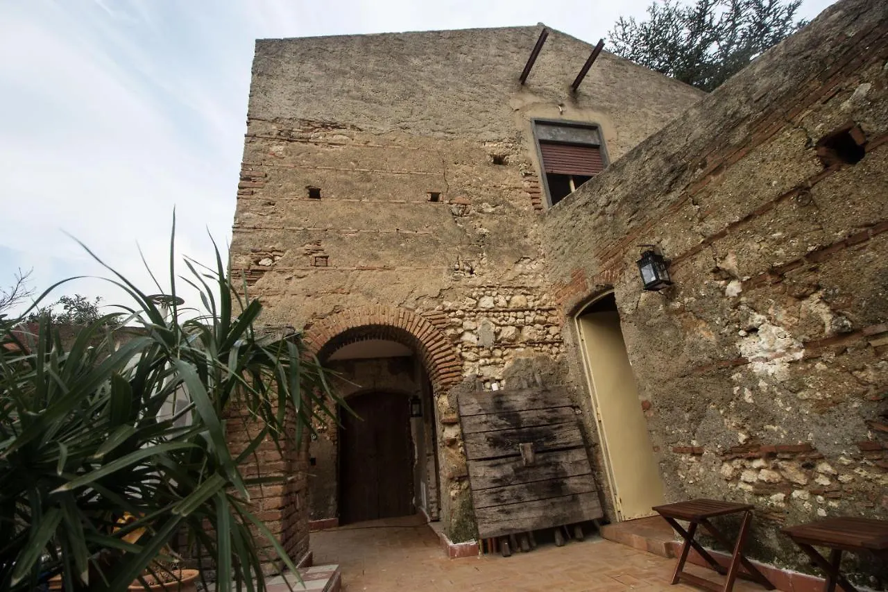 La Locanda D'Arte Santo Stefano di Camastra 0*, Messina Italia